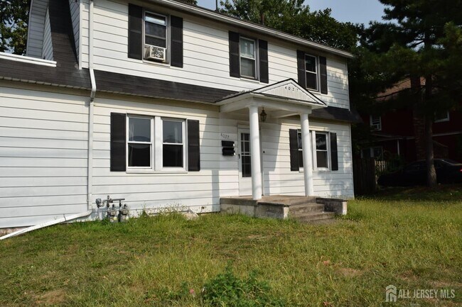 Building Photo - 4027 Woodbridge Ave