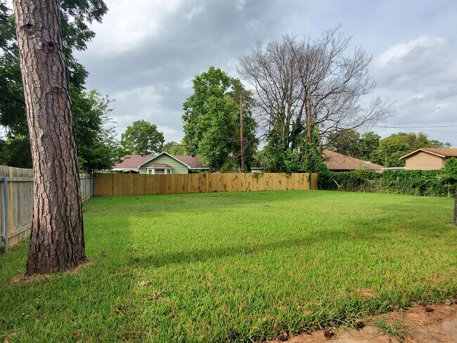 Building Photo - 231 Lincoln Dr