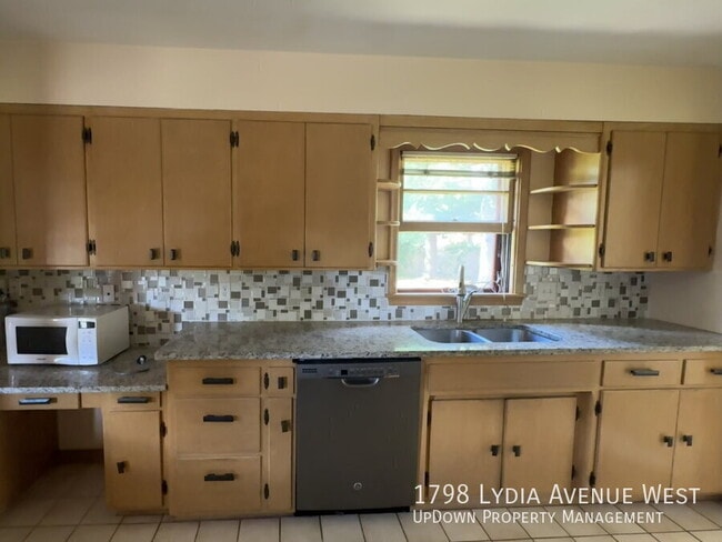Building Photo - 1798 Lydia Ave W