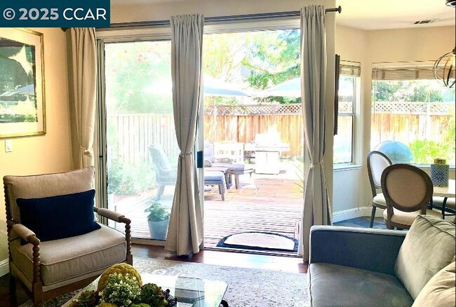 Building Photo - 1576 Silverwood Ct