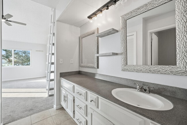 Building Photo - 7 Marina Cove Dr