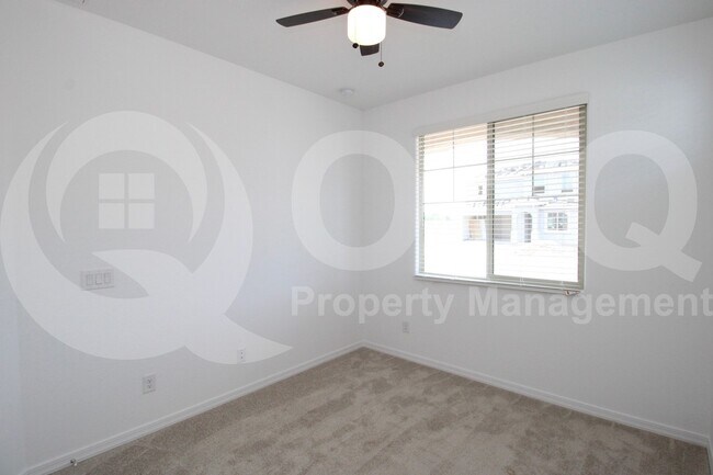 Building Photo - 8810 W Pasadena Ave
