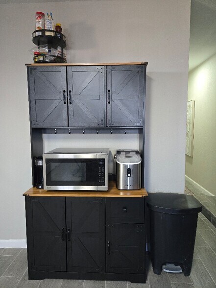 Building Photo - 5316 N Knox Ave