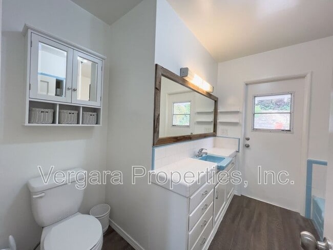 Building Photo - 623 Camino Real