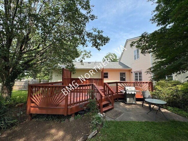 Building Photo - 8903 Tudor Ln