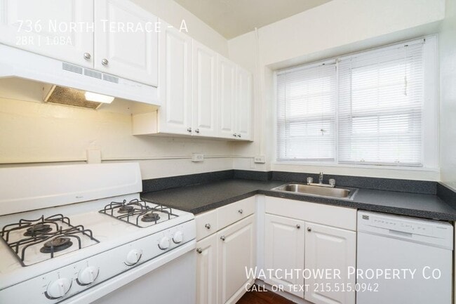 Building Photo - 736 North Terrace