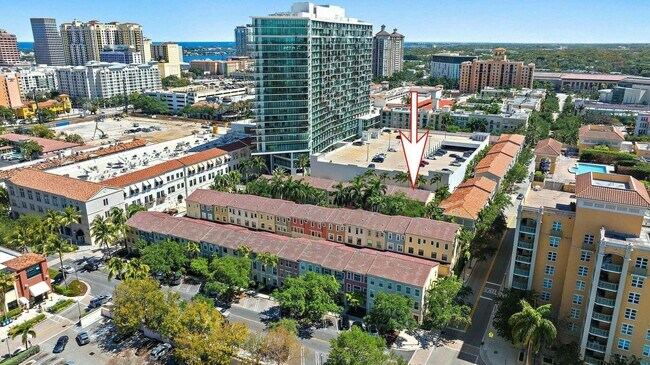 Building Photo - 696 Fern St