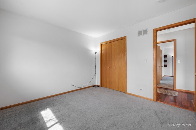 Building Photo - 2083 Maplewood Cir