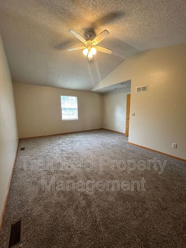 Building Photo - 1113 Dean Dr