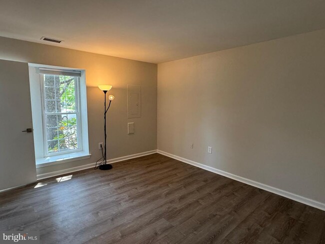 Building Photo - 4529 28th Rd S