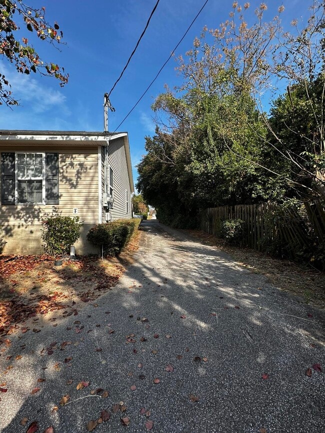 Building Photo - 1998 Wrightsboro Rd