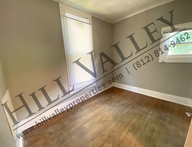 Building Photo - Three Bedroom House