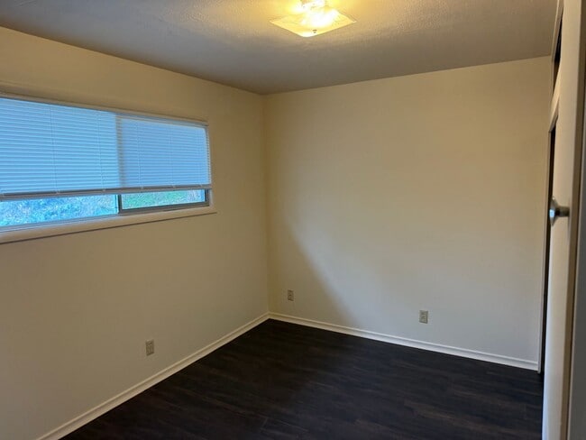 Building Photo - Hunter - Anderson Road