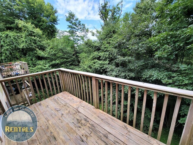 Building Photo - 323 Mountain Aire Ln