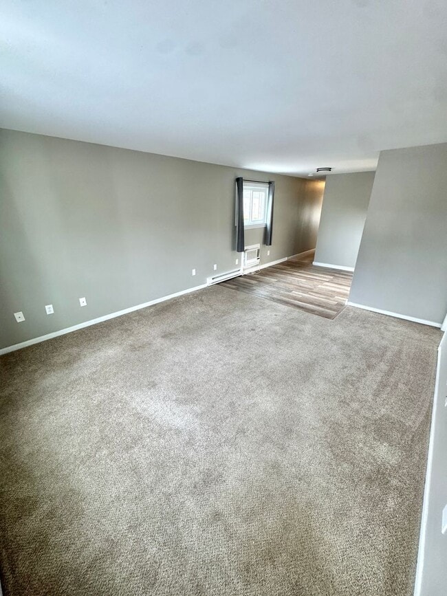 Building Photo - 828 N Sherman St