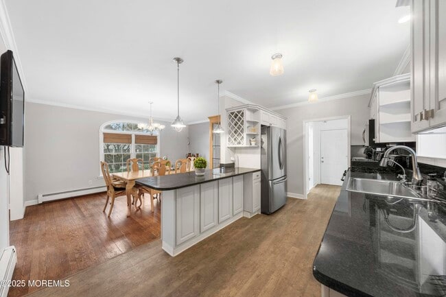 Building Photo - 146 Bath Ave