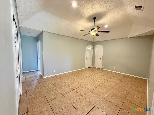 Building Photo - 705 Woodcrest Cir
