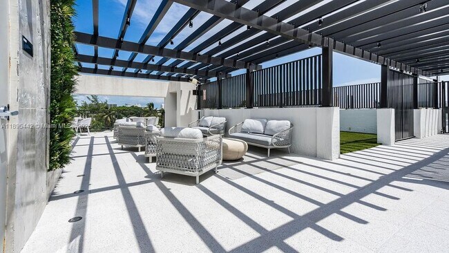 Building Photo - 1030 15th St