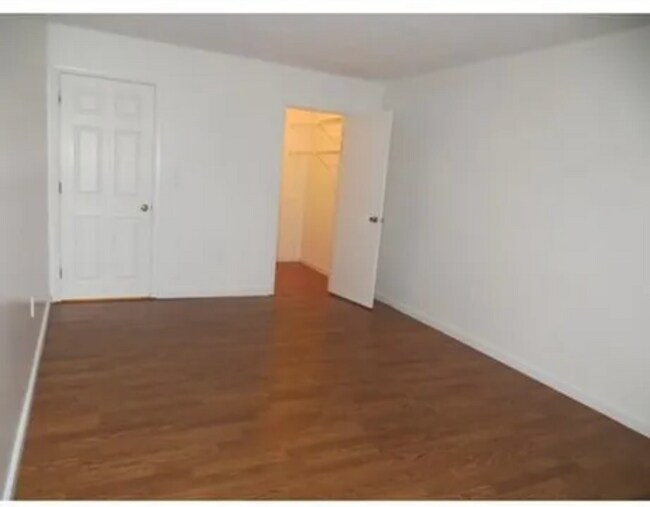 Building Photo - 5 Strawberry Bank Rd