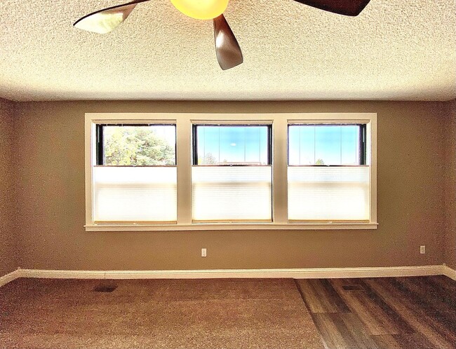 Building Photo - Lovely Highlands Home w/a View Available 7...