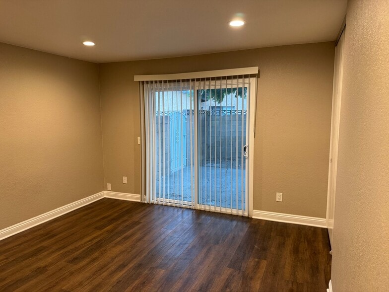 Building Photo - 15840 Rainbow Dr