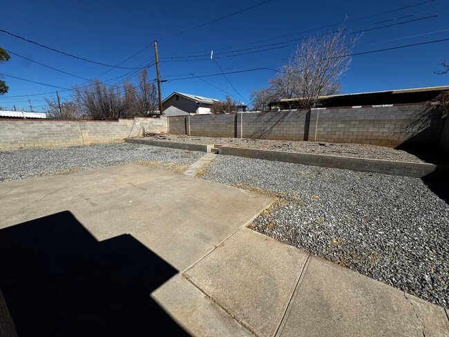 Building Photo - 3 Bed 2 bath in Northeast ABQ- $100/month ...