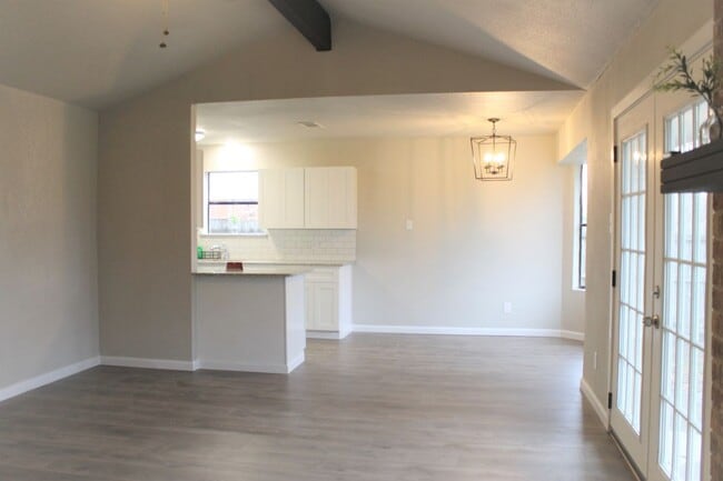 Building Photo - 6409 Macarthur Dr