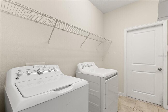 Building Photo - 9131 Cut Shot Dr