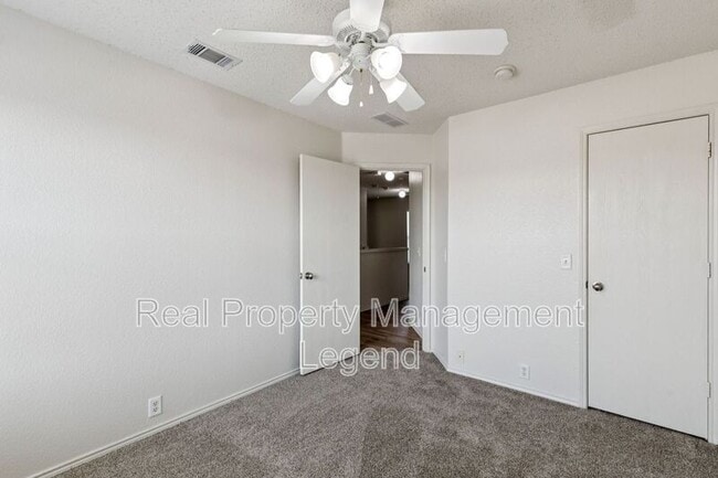 Building Photo - 1400 Caleo Dr