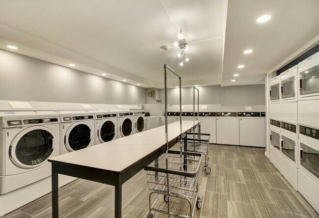 Building Photo - 1203 River Rd