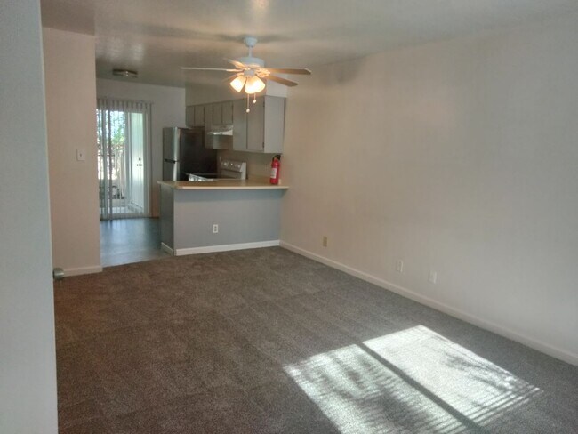 Building Photo - 12100 Candelaria Rd NE