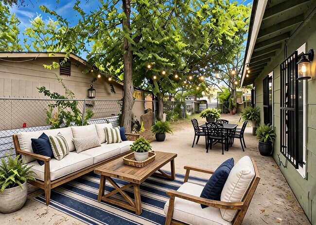 Building Photo - Updated 2 Bedroom Home with Bonus Room and Covered Patio