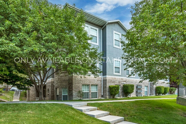 Building Photo - 455 Belmont Pl