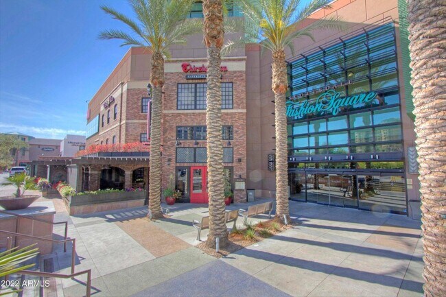 Building Photo - 7117 E Rancho Vista Dr