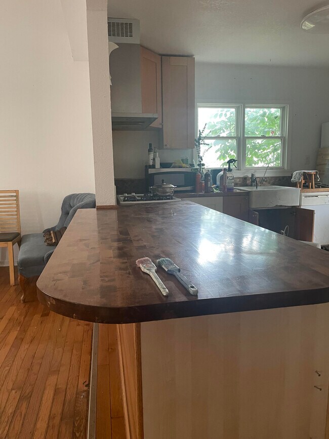 Kitchen - 505 W Jefferson St