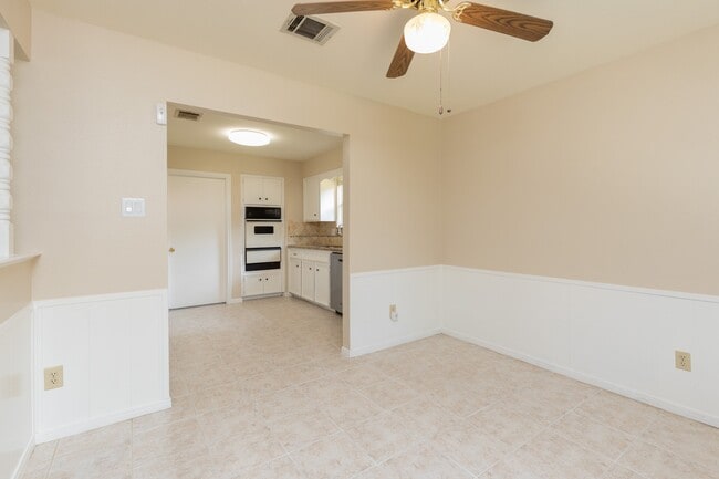 Building Photo - 2623 Longleaf Pines Ln