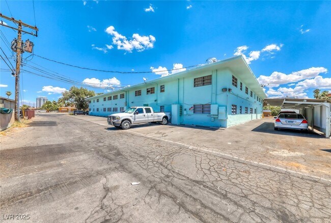 Building Photo - 1700 Rexford Dr