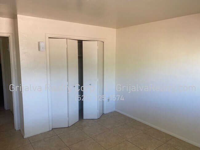 Building Photo - 2614 N Winstel Blvd