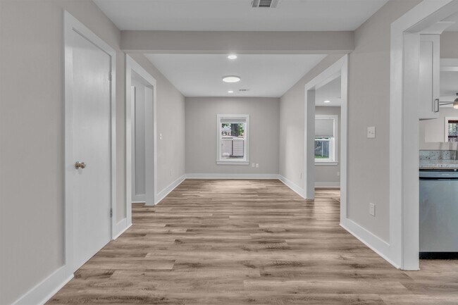 Building Photo - 4623 Doris Cir S