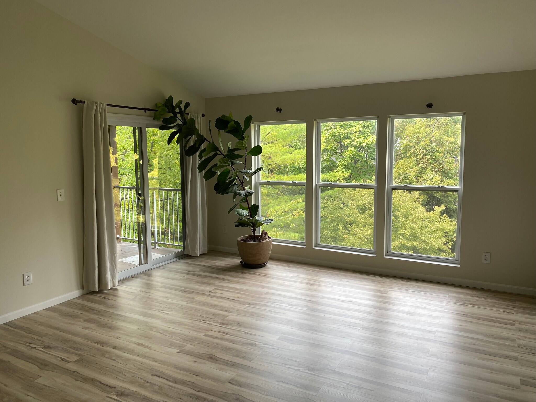 Building Photo - 5355 Cooper Rd