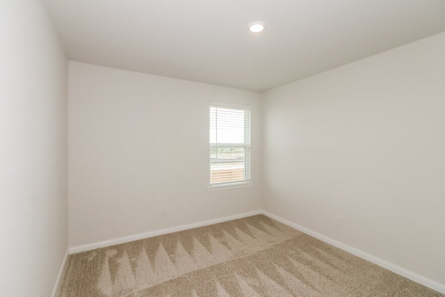 Building Photo - 424 Polly Grv Dr