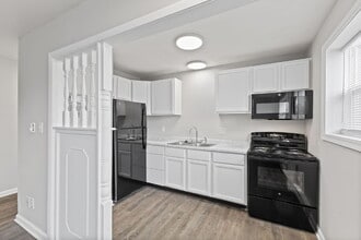 Building Photo - "$350 off if moved in by 7/10/26 - "Charming 2-Bedroom Retreat with 700 Sq Ft of Cozy Comfort in ...