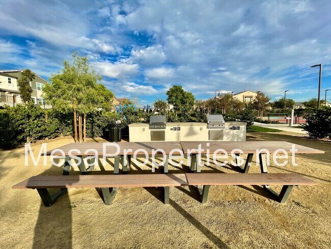 Building Photo - 3880 S Oasis Paseo