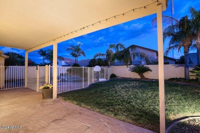 Building Photo - 7931 W Rose Garden Ln