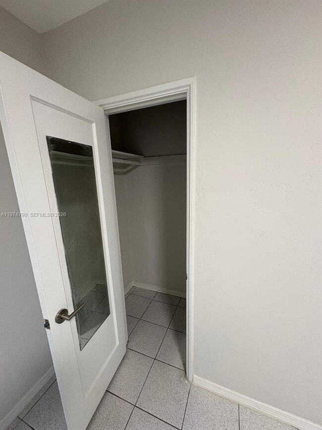 Building Photo - 510 Santander Ave