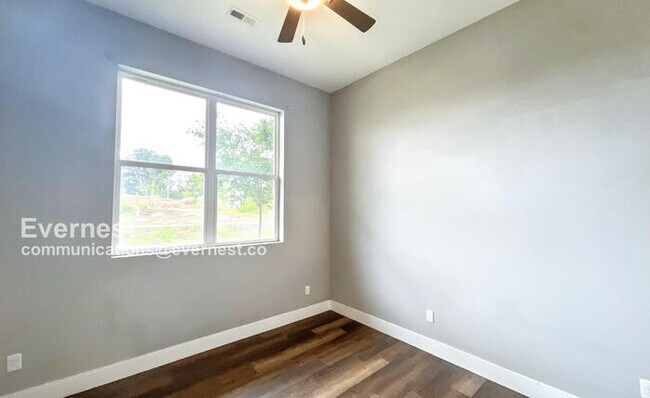 Building Photo - 50% Off First Month Rent! Spacious 4-Bedroom Home with Modern Amenities / Pet-Friendly / Availabl...