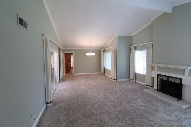 Building Photo - 1050 Pacifica Dr
