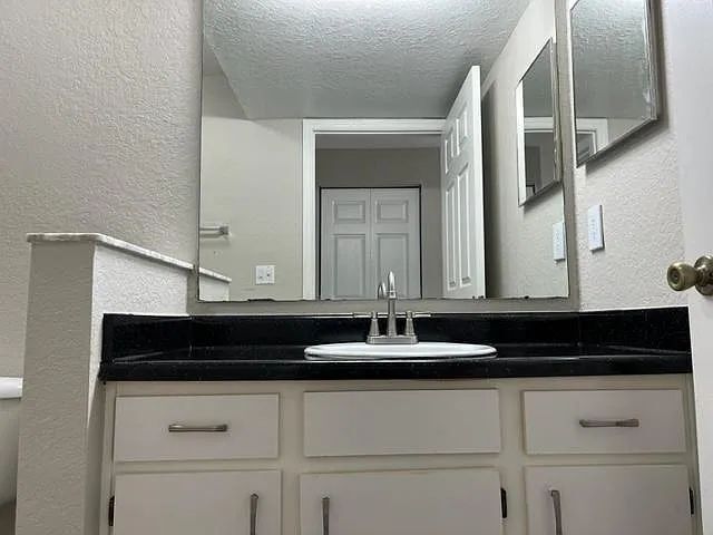 Building Photo - 831 Camargo Way