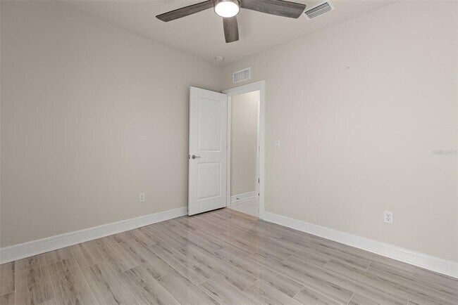 Building Photo - 9256 Royal River Cir