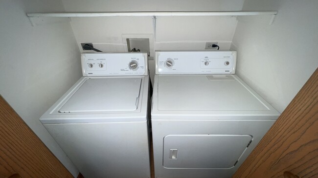 Washer & Dryer - 11978 Baneberry Dr